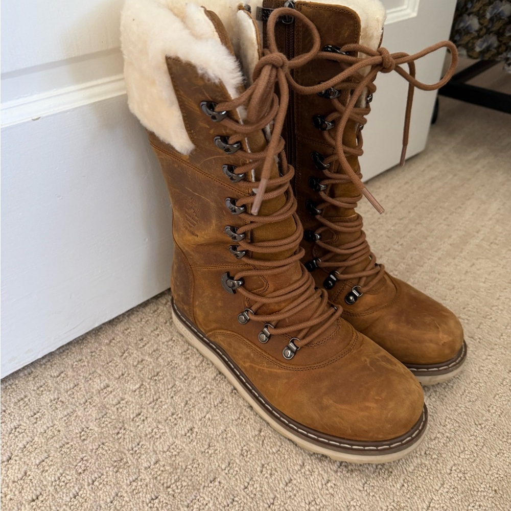 Royal Canadian Cozy Shearling-Lined Lace-Up Boots size 8